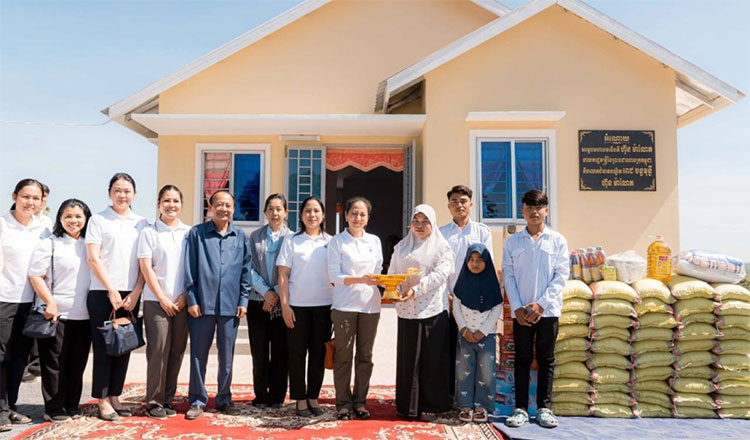 Premierminister spendet Haus an Familie gefallenen Soldaten in Kratie